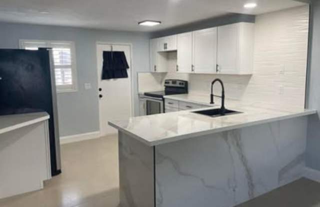 1750 South Palmetto Avenue photos photos