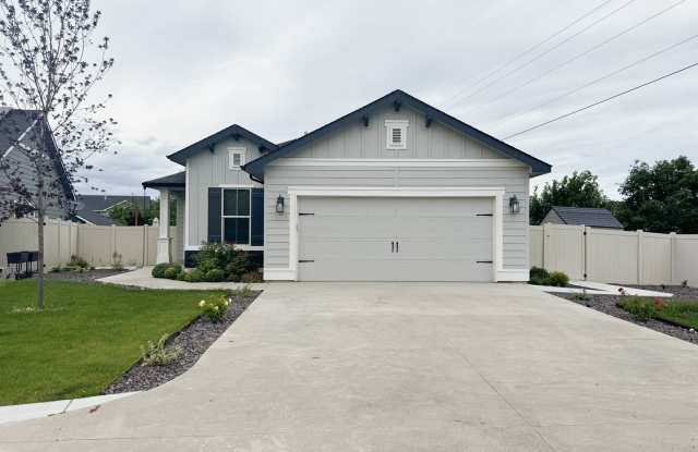 New on Market! Close to Freeway and Shopping! - 1638 West Henrys Fork Drive, Meridian, ID 83642