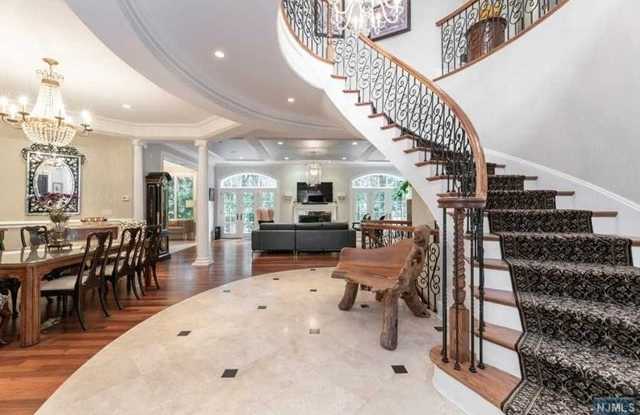214 Bellaire Drive Gallery 2