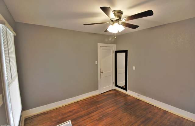 4405 Woodside 1 Gallery 4