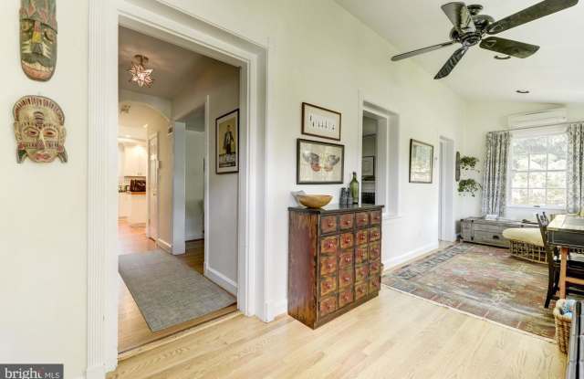 2809 MCKINLEY PL NW Gallery 4