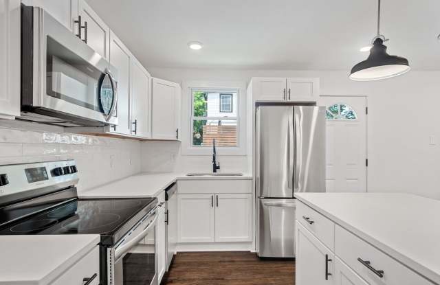 Desirable East Nashville Farmhouse photos photos