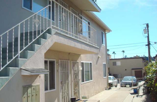 USD-adjacent 3 bedroom 1 bath apartment photos photos