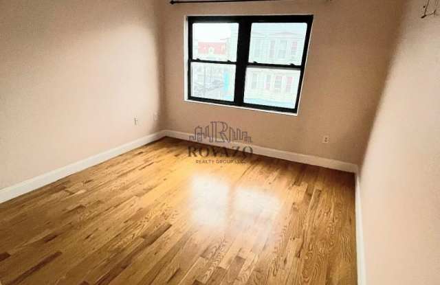 180 Ferry Street Gallery 4