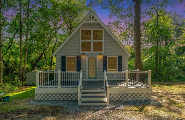Sophisticated A-Frame Living in Colonial Beach photos photos