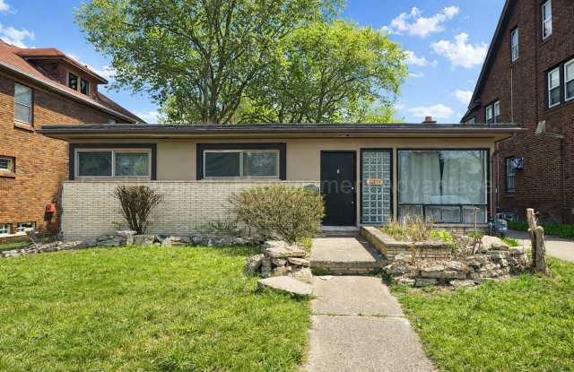 Beautiful Mid-Century 3 Bedroom Steps from Detroit Golf Club! photos photos