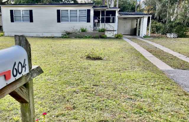 604 North Kentucky Avenue - 604 North Kentucky Avenue, DeLand, FL 32724