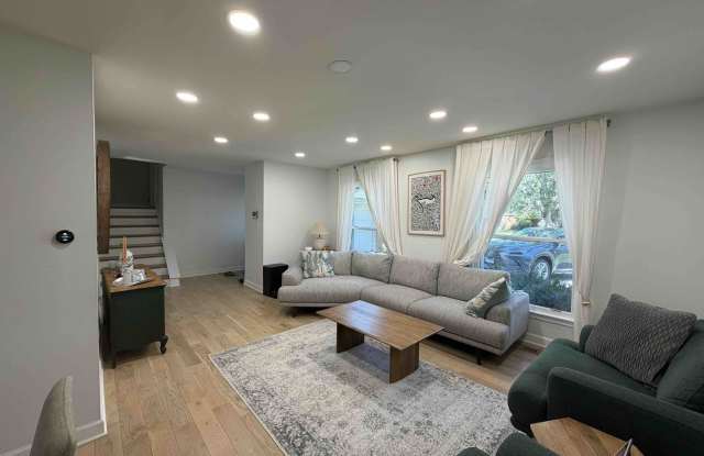 3927 Crestwood Drive Gallery 2