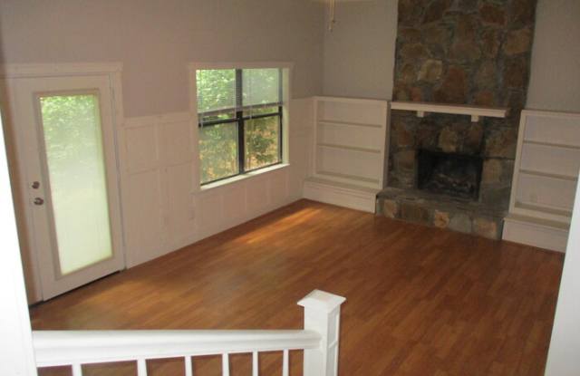 6819 Knollwood Drive Gallery 4