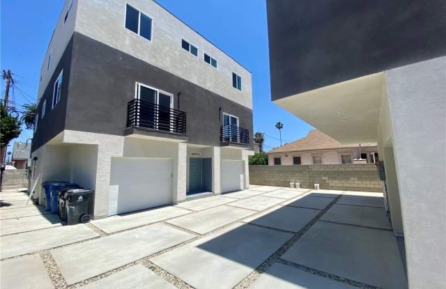 4557 Pickford Street Gallery 3