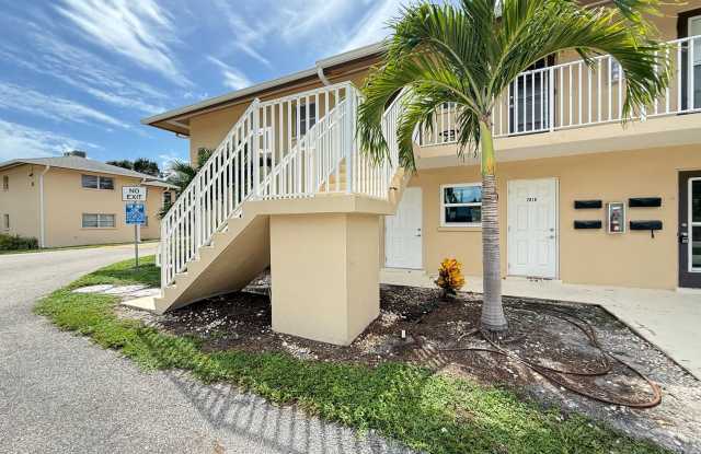 2/1 and 2/2 MAIDEN LANE APTS AVAILABLE NOW! - 2802 Maiden Lane, Ridge Wood Heights, FL 34231