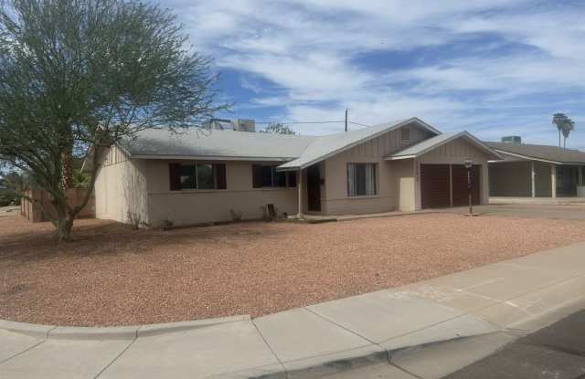 SINGLE LEVEL TEMPE HOME WITH A POOL ON CORNER LOT photos photos