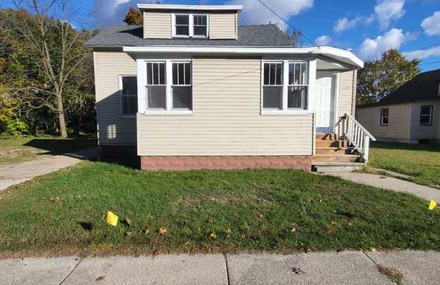1192 Maple St - 1192 Maple Street, Muskegon, MI 49442