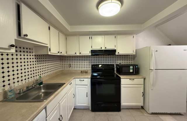 8766 WALUTES Circle Gallery 2