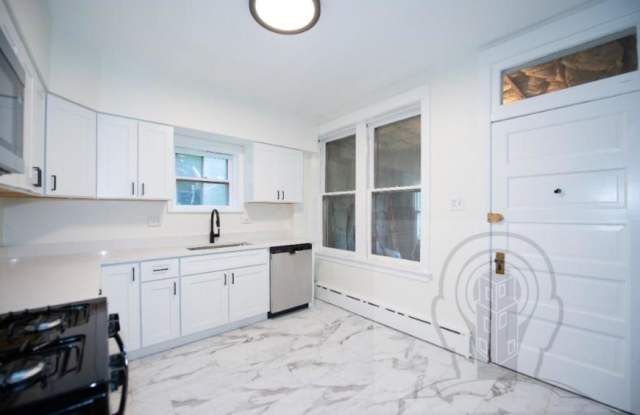 5051 W BERENICE Gallery 4