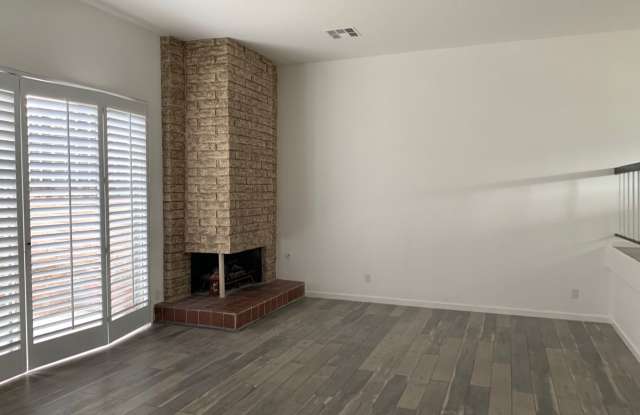 5275 Newcastle Avenue Unit 1 Gallery 3