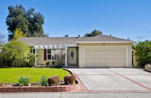 Awesome Home Located in a Quiet Tree Line Neighborhood photos photos