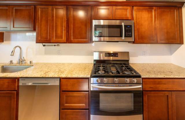 Beautifully updated 2 Bedroom Near Downtown! photos photos