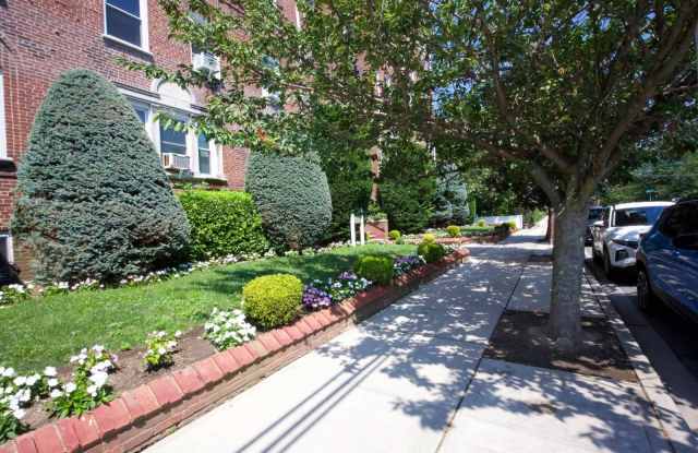 45 Grand Ave - 45 Grand Avenue, Rockville Centre, NY 11570