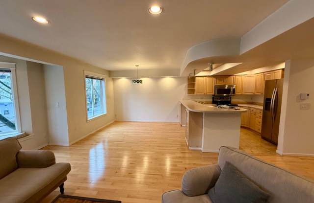 1629 Condominiums - Queen Anne Gallery 3