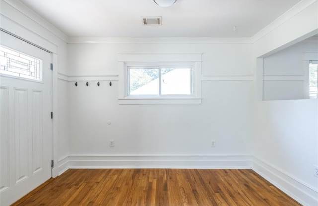 577 Glenwood Place SE Gallery 3