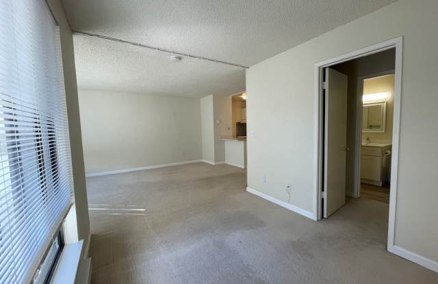 First Floor Studio Available in Watergate Complex of Emeryville! Gallery 3