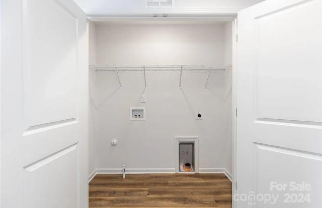 Room in 3 Bedroom Home at Pleasant Grove Rd Gallery 4