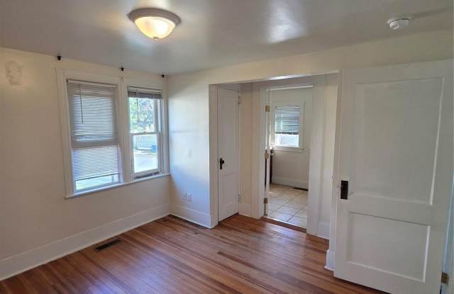 65 S Clinton Street Gallery 4