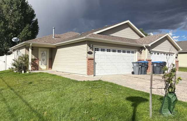 2 BED, PLUS OFFICE, 2 BATH, SINGLE-LEVEL TOWNHOME WITH 2-CAR GARAGE photos photos