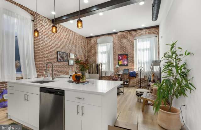 2045 TRENTON Avenue Gallery 1