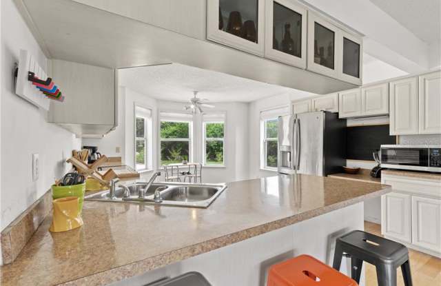 3203 PINEVIEW DRIVE Gallery 4