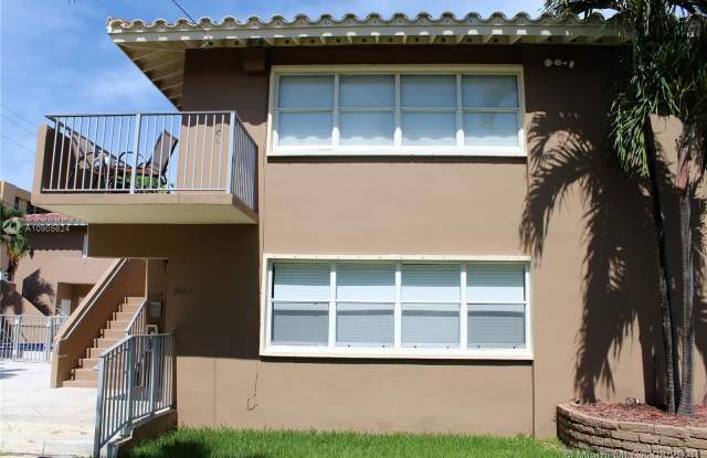 1617 N Treasure Dr Gallery 4