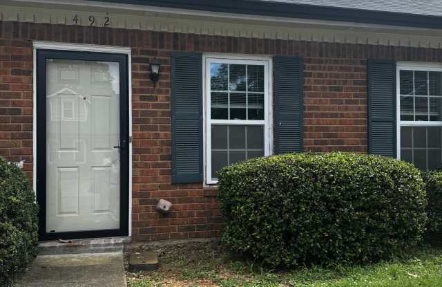 492 Huntington Road - 1 photos photos