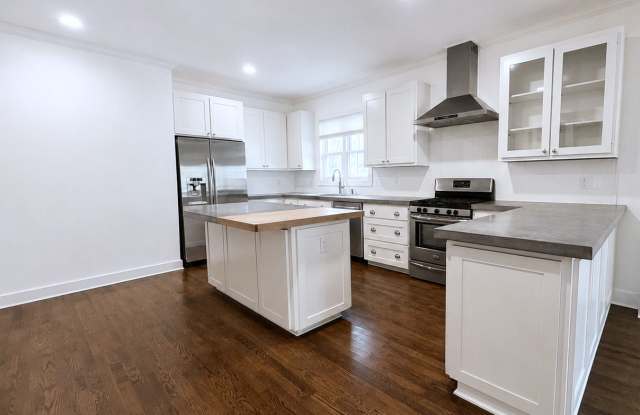 1204 W 22 1/2 St - Fully remodeled 1 story West Campus house with large yard Gallery 3