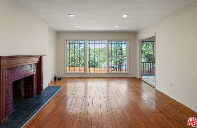 9149 Hillsboro Dr Gallery 4