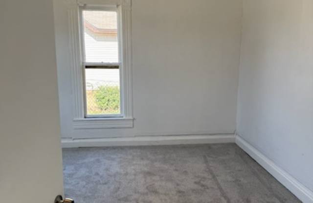 Cozy 2 Bed 1 Bath Home – Move-In Ready Gallery 4