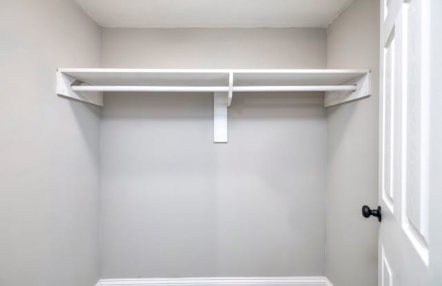 Beautifully Renovated 3 Bedroom Available! Gallery 3