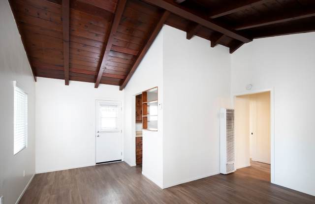 Point Loma ~ Rare 1 Br with a Private Patio! photos photos