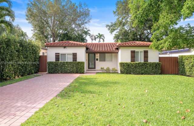 5775 SW 28 St photos photos