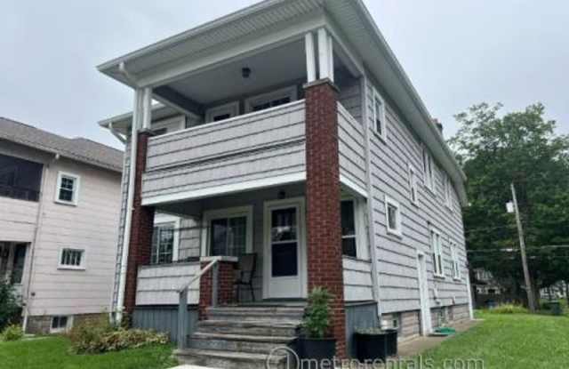 2832-2834 Indianola Avenue photos photos