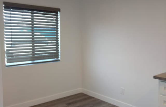 3135 E FAIRMOUNT Avenue Gallery 4