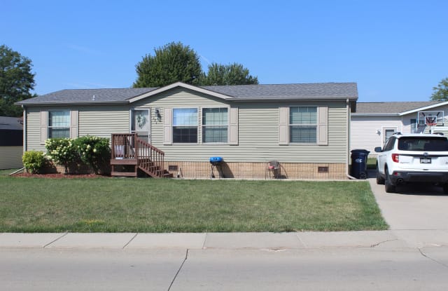 371 Paddock Circle - 371 Paddock Circle, Iowa City, IA 52240