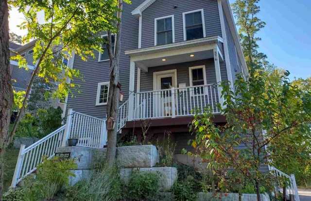 Luxury rental apartments close to UVM Medical Center and college campuses - 376 Colchester Avenue, Burlington, VT 05401