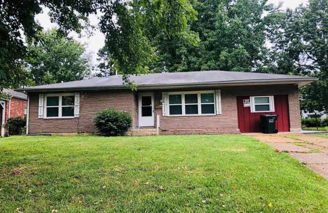 807 Fairgrounds Rd photos photos