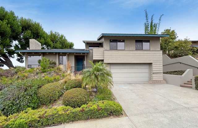 Beautifully Renovated 3BD/2.5BA House in La Jolla w/ W/D, Pool/Spa, Balcony,  2-Car Garage! photos photos