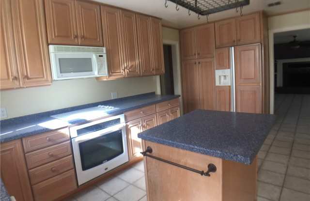 4691 Valley View Avenue Gallery 3