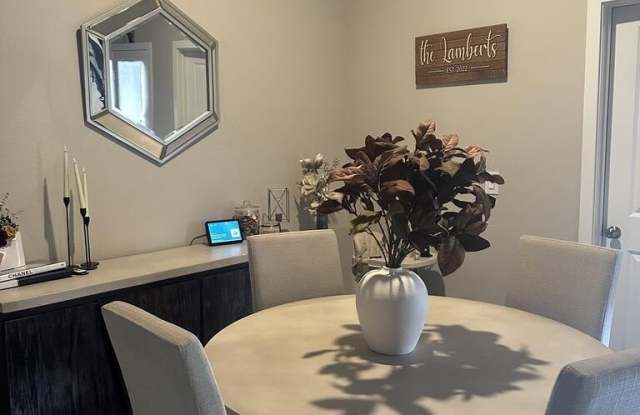 2523 Rio Place Gallery 2