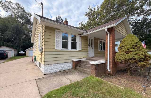 Cute 2 bedroom home on the West Side of Grand Rapids Gallery 3