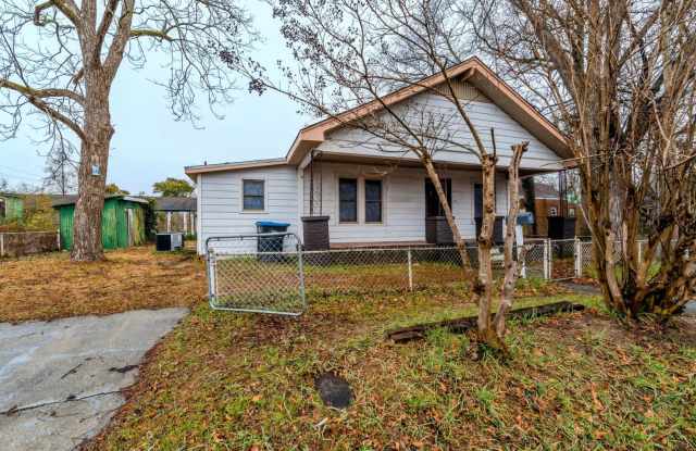 Cute 3 Bed/2 Bath Single-Family House for Lease Near Upper Broad Street Gallery 4