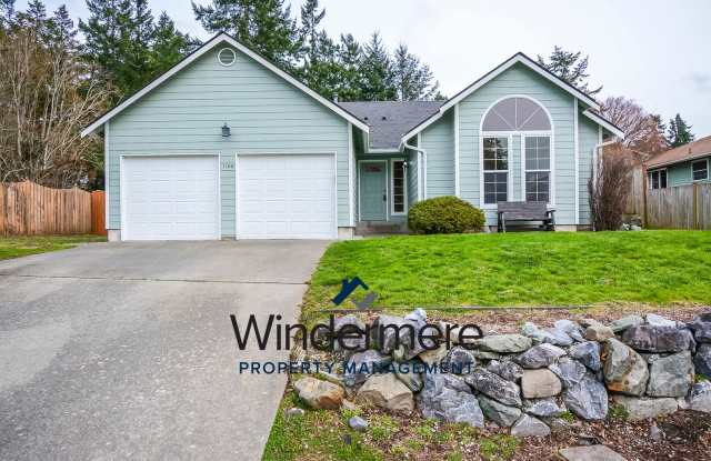3 Bed 2 Bath Home in Town! - 1188 Northeast Riksen Way, Oak Harbor, WA 98277